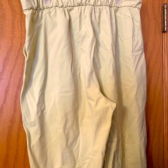 Lululemon size 8 yellow cuffed pants, never worn! - Picture 3 of 7
